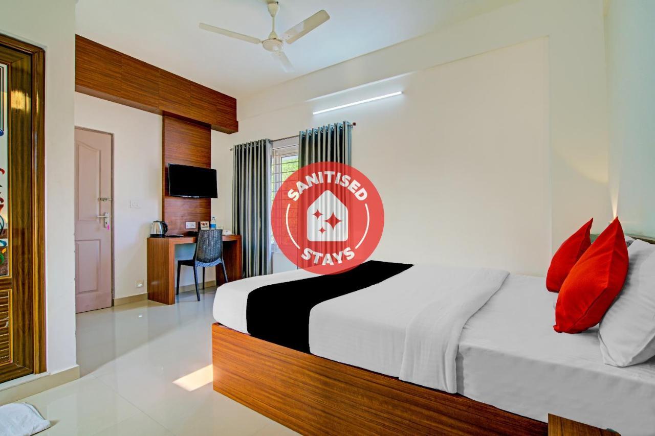Vaccinated Staff- Capital O 74715 Phoenix Holidays Hotell Kochi Exteriör bild