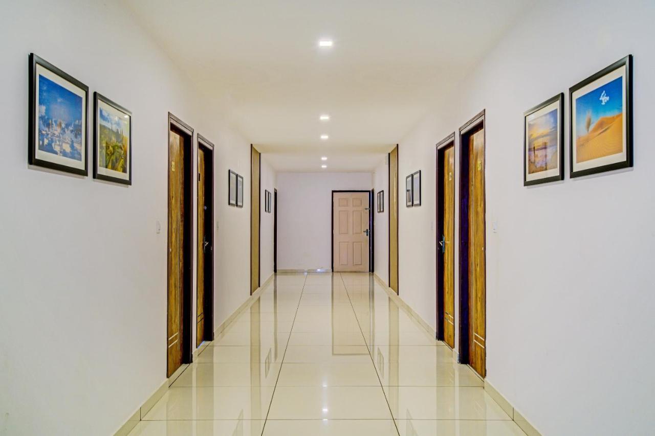 Vaccinated Staff- Capital O 74715 Phoenix Holidays Hotell Kochi Exteriör bild