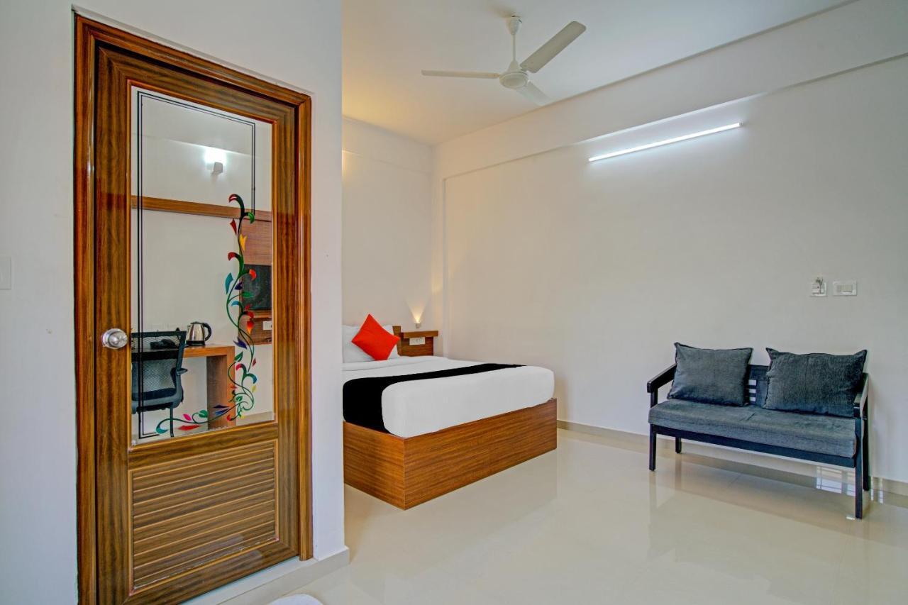 Vaccinated Staff- Capital O 74715 Phoenix Holidays Hotell Kochi Exteriör bild