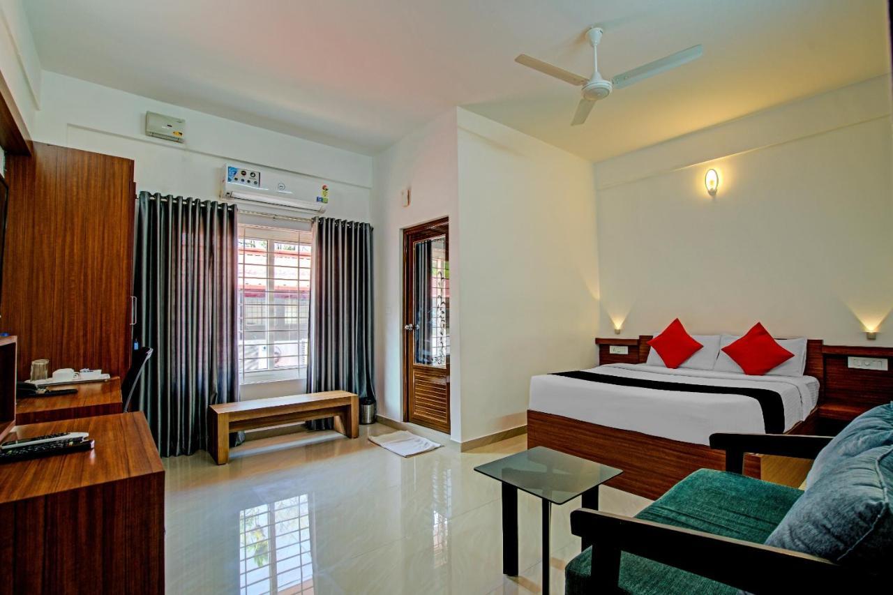 Vaccinated Staff- Capital O 74715 Phoenix Holidays Hotell Kochi Exteriör bild