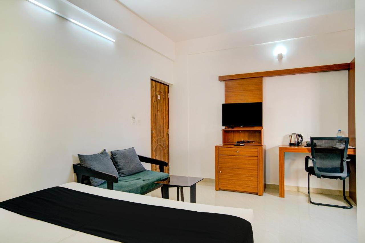 Vaccinated Staff- Capital O 74715 Phoenix Holidays Hotell Kochi Exteriör bild