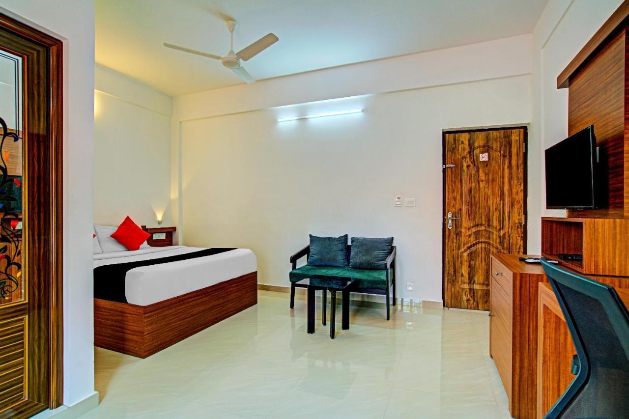 Vaccinated Staff- Capital O 74715 Phoenix Holidays Hotell Kochi Exteriör bild