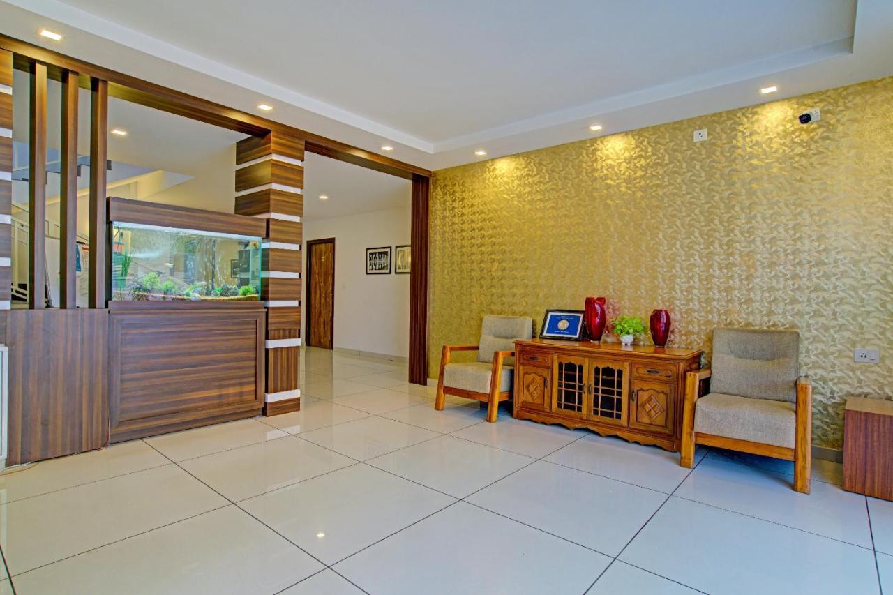Vaccinated Staff- Capital O 74715 Phoenix Holidays Hotell Kochi Exteriör bild