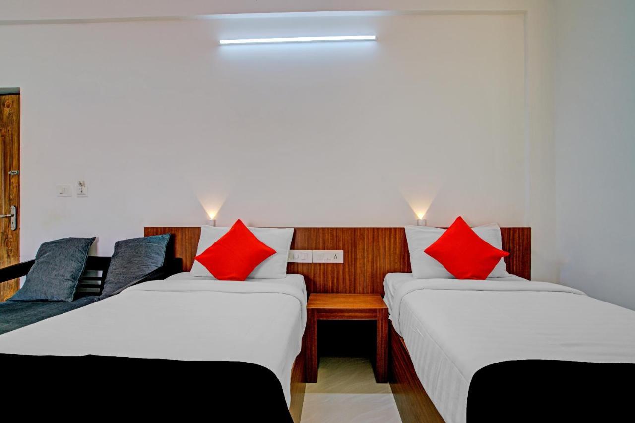 Vaccinated Staff- Capital O 74715 Phoenix Holidays Hotell Kochi Exteriör bild