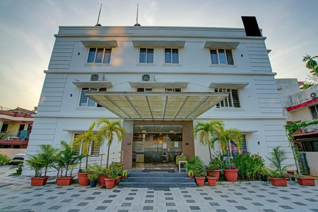 Vaccinated Staff- Capital O 74715 Phoenix Holidays Hotell Kochi Exteriör bild