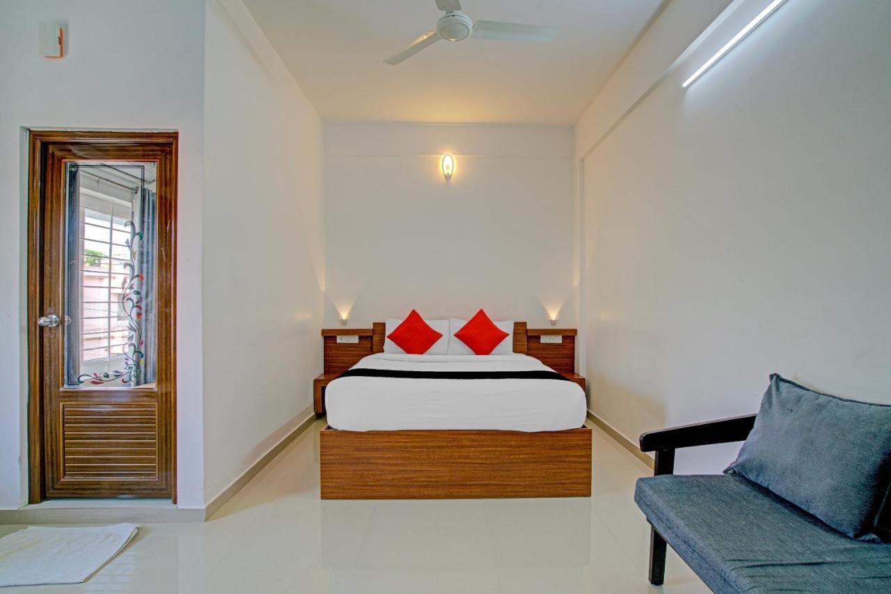 Vaccinated Staff- Capital O 74715 Phoenix Holidays Hotell Kochi Exteriör bild