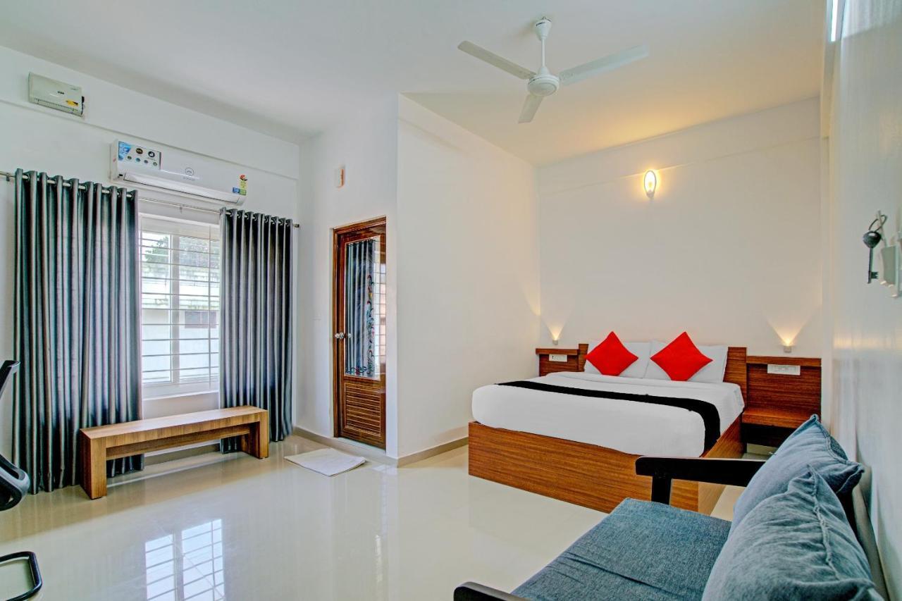 Vaccinated Staff- Capital O 74715 Phoenix Holidays Hotell Kochi Exteriör bild