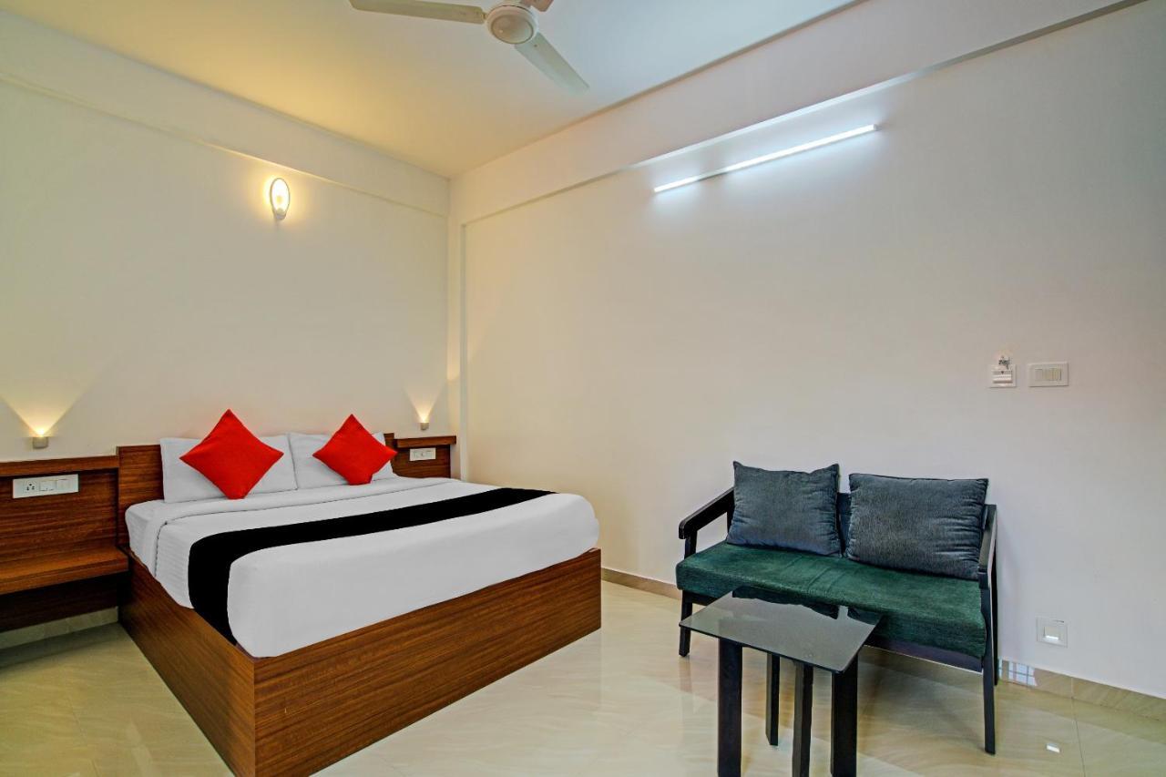 Vaccinated Staff- Capital O 74715 Phoenix Holidays Hotell Kochi Exteriör bild
